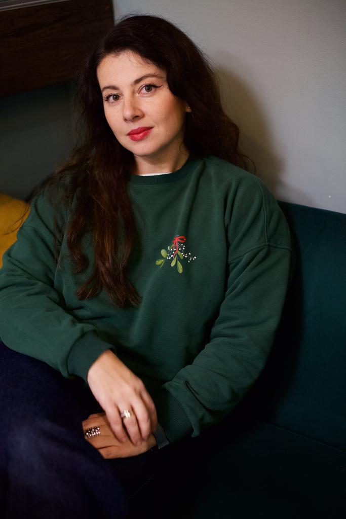 Свитшот Омела на зеленом