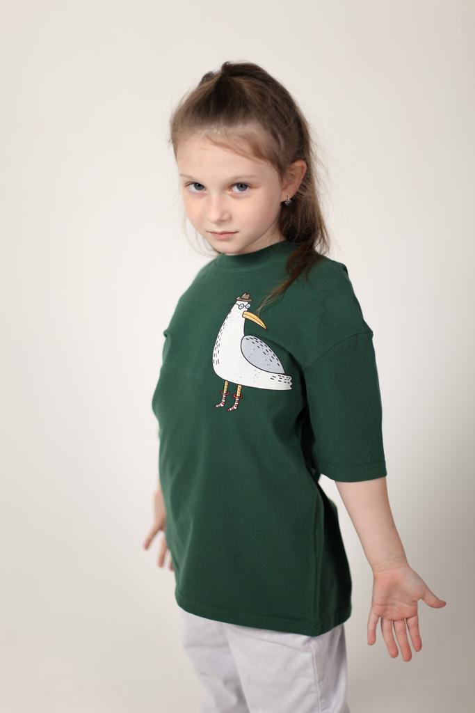 Чайка на зеленом