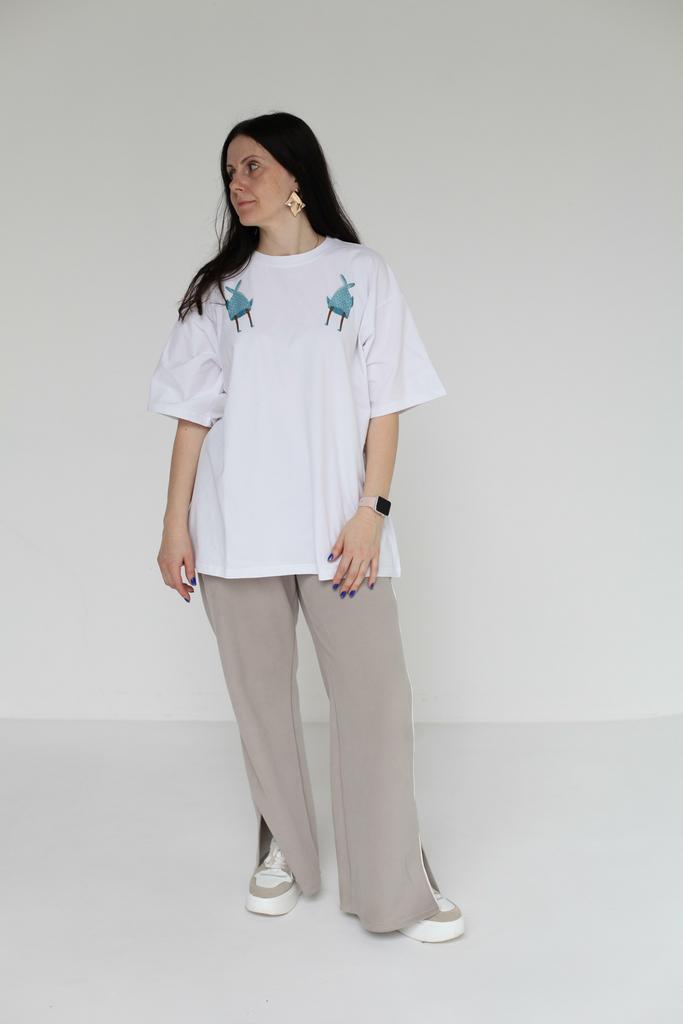 Рыбы спереди на белом