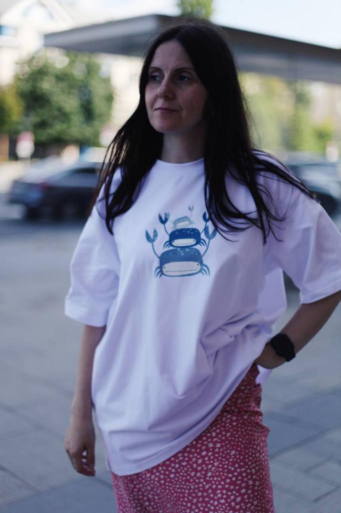 Синие крабы на белом