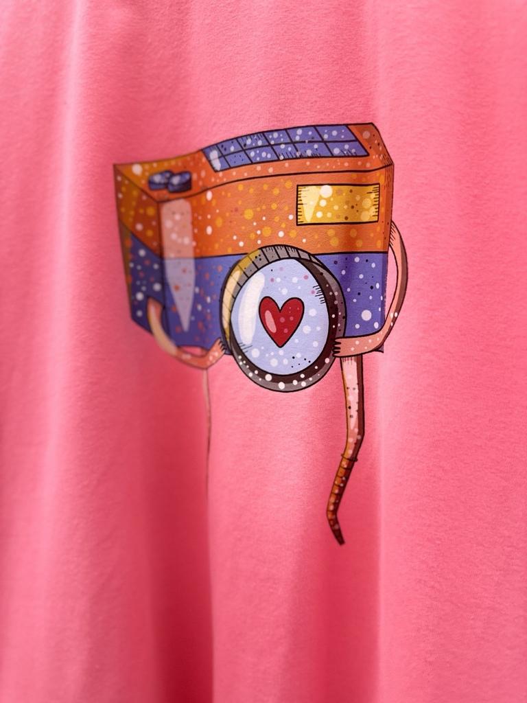 Фотоаппарат  на розовом