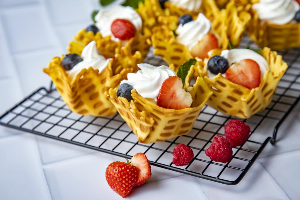 КОРЗИНОЧКА С ЯГОДОЙ