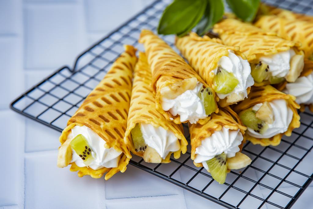 РОЖОК С ФРУКТАМИ