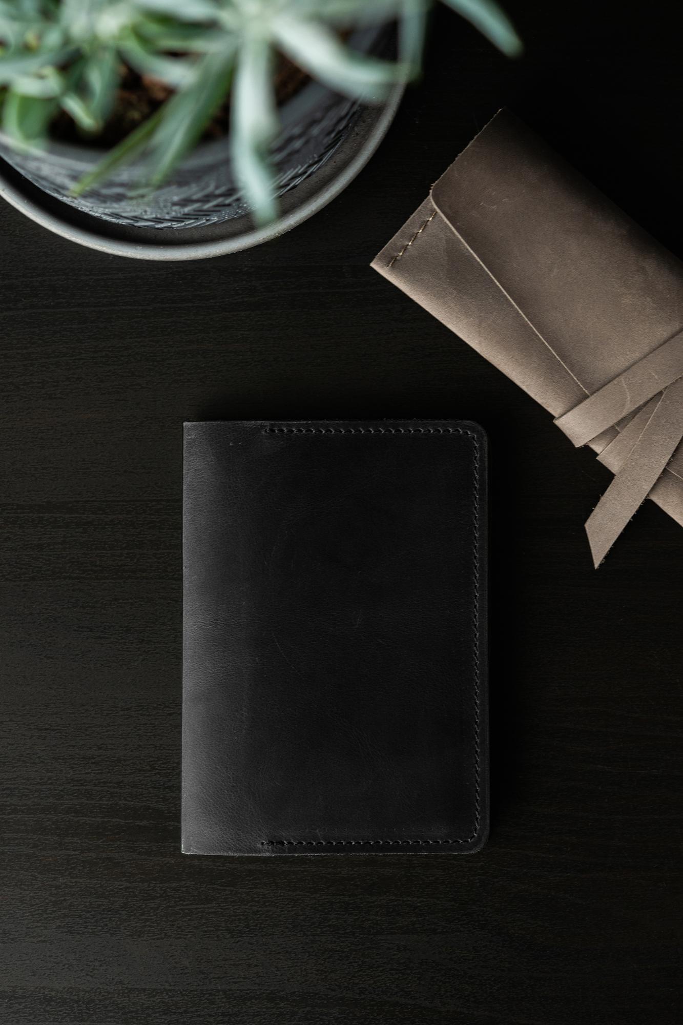 Обложка на паспорт из натуральной кожи / Кожаная обложка на документы