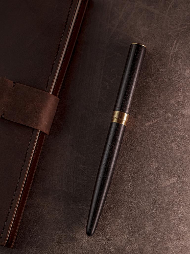 Красивая гелевая ручка с корпусом из натурального дерева и латуни, деревянная подарочная ручка черная