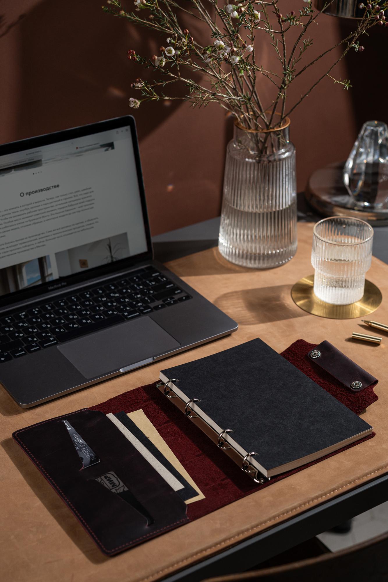 Ежедневник А5 с обложкой из натуральной кожи на кнопках с карманами