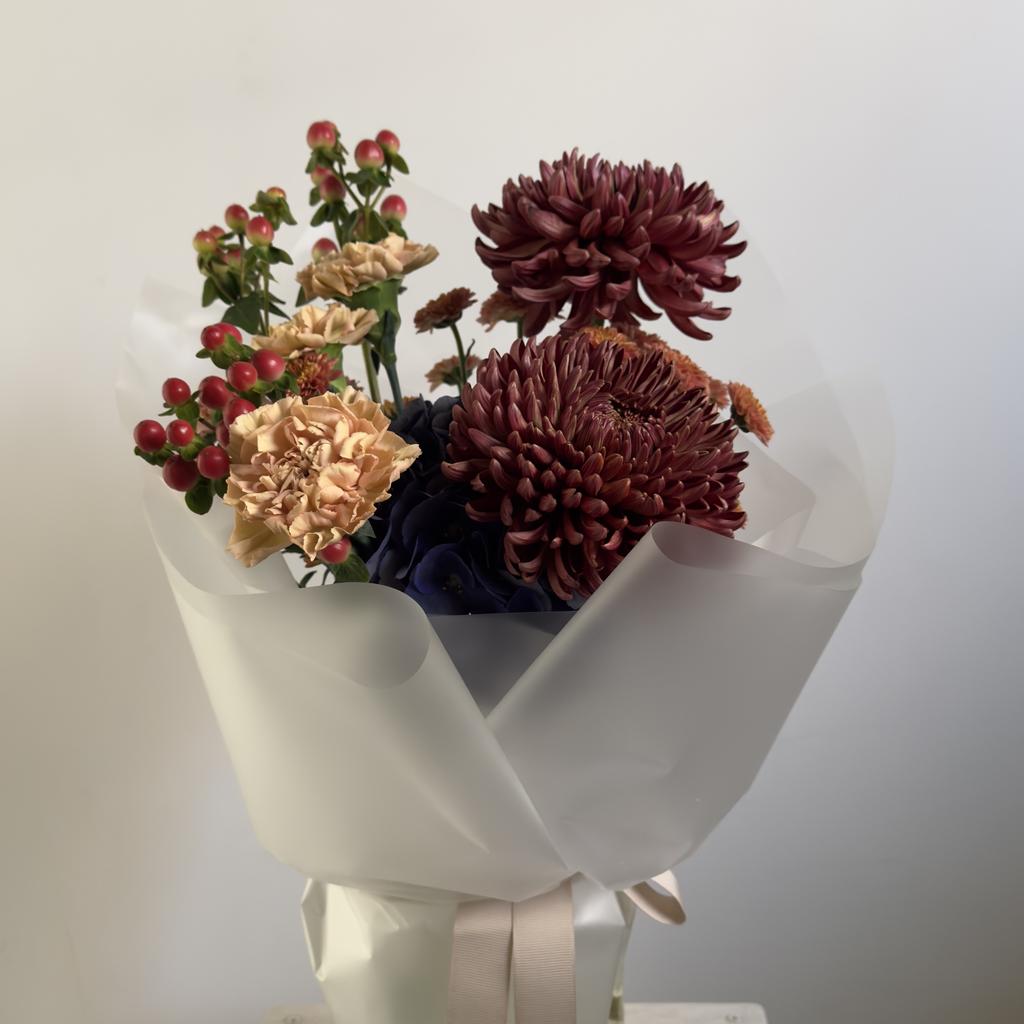 Букет с гортензией и хризантемами БИГУДИ