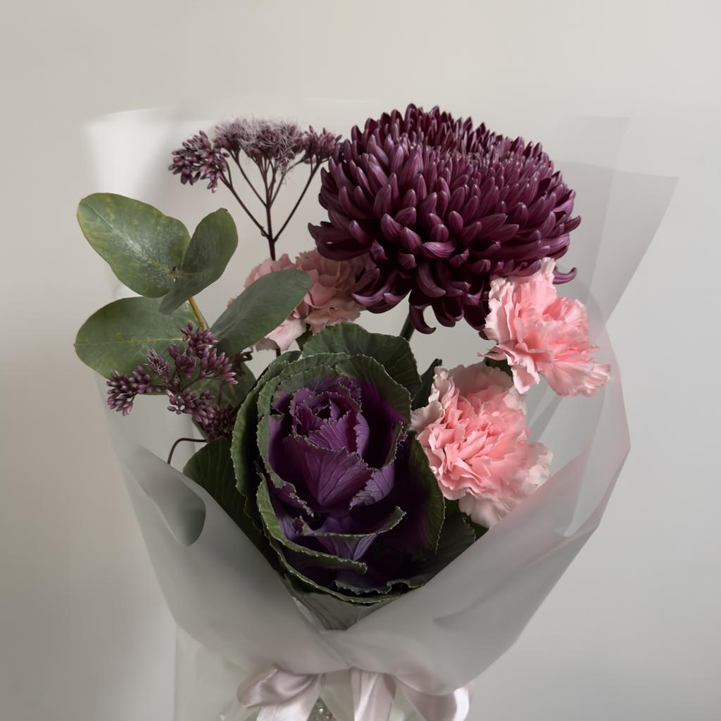 Букет с брассикой и хризантемой БИГУДИ