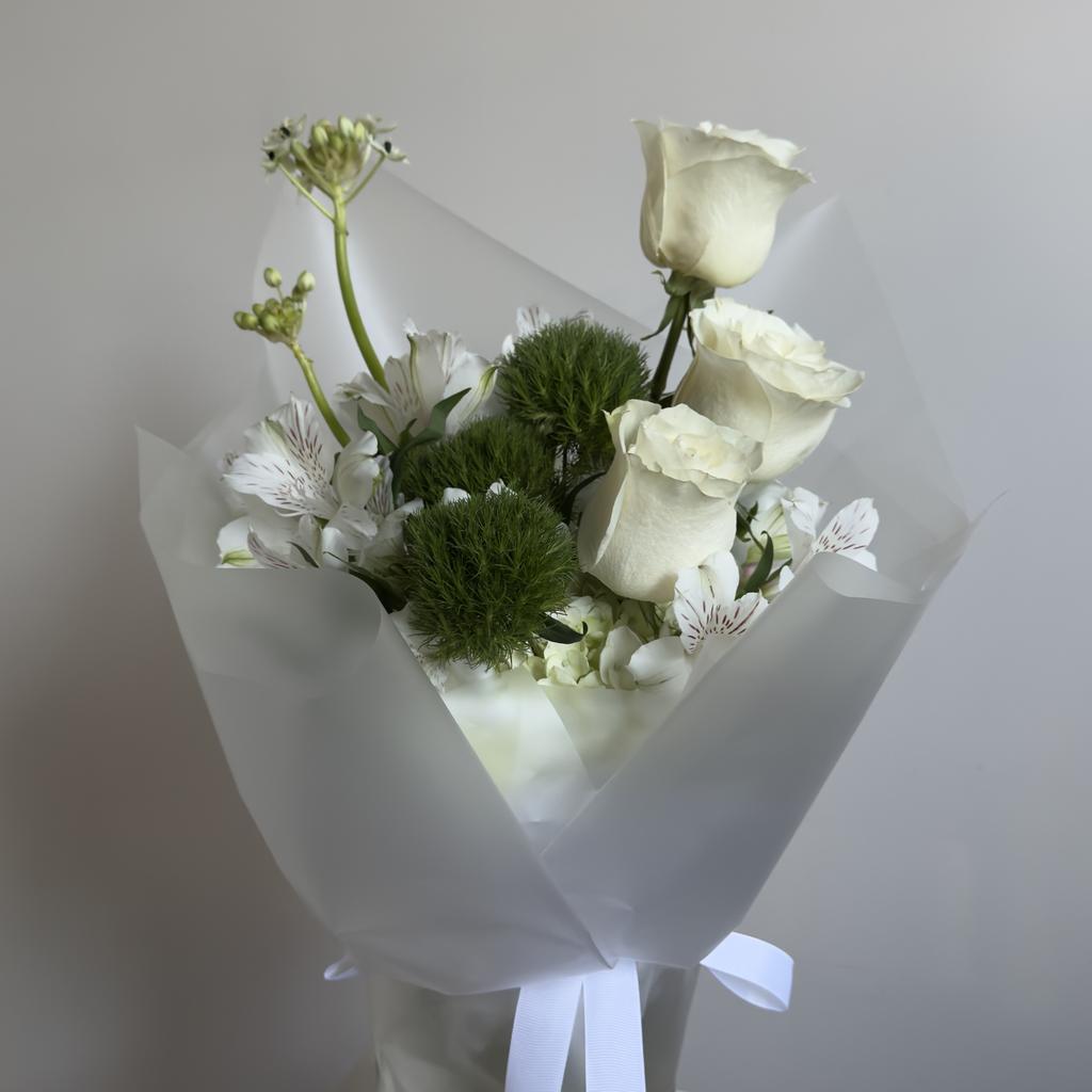 Букет с розами MONDIAL и гортензией