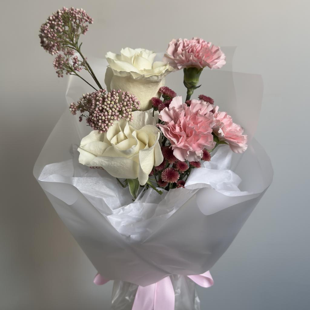 Букет с розами MONDIAL и озотамнусами