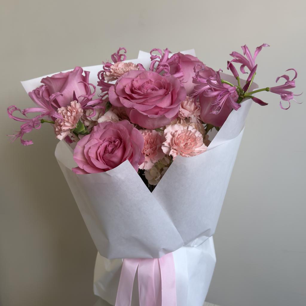 Букет с пионовидными розами НУАЖ и нерине