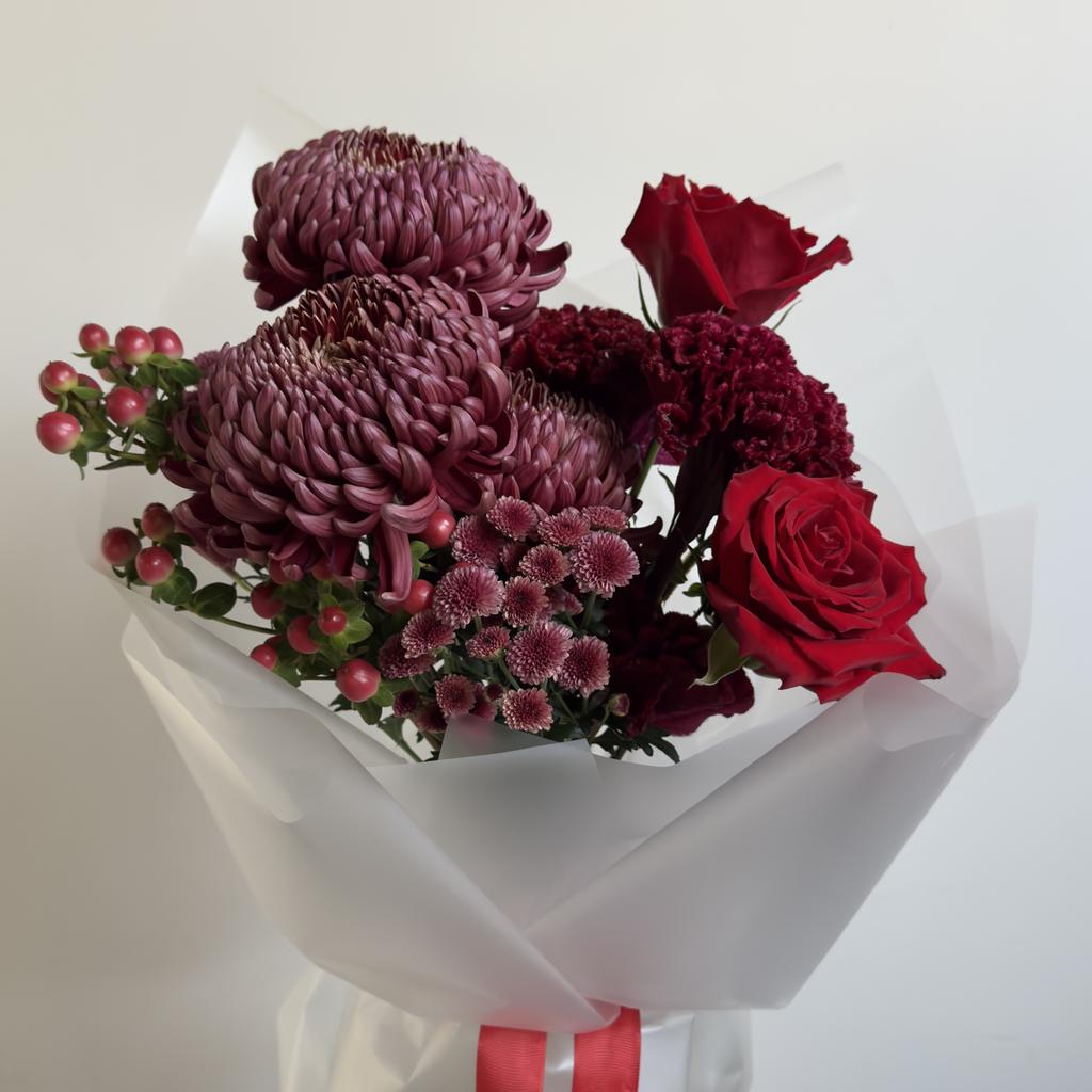 Букет с хризантемами БИГУДИ и целозиями