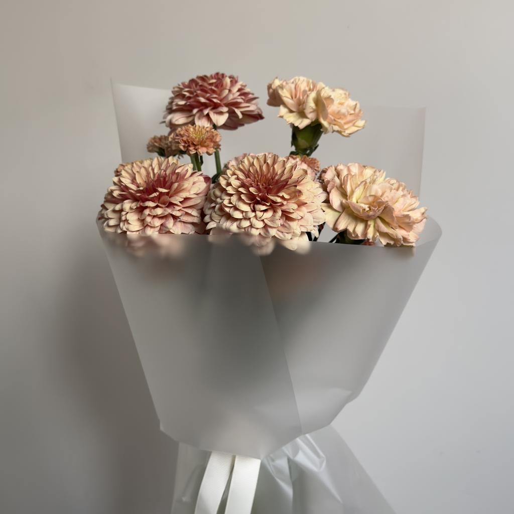 Букет с хризантемами