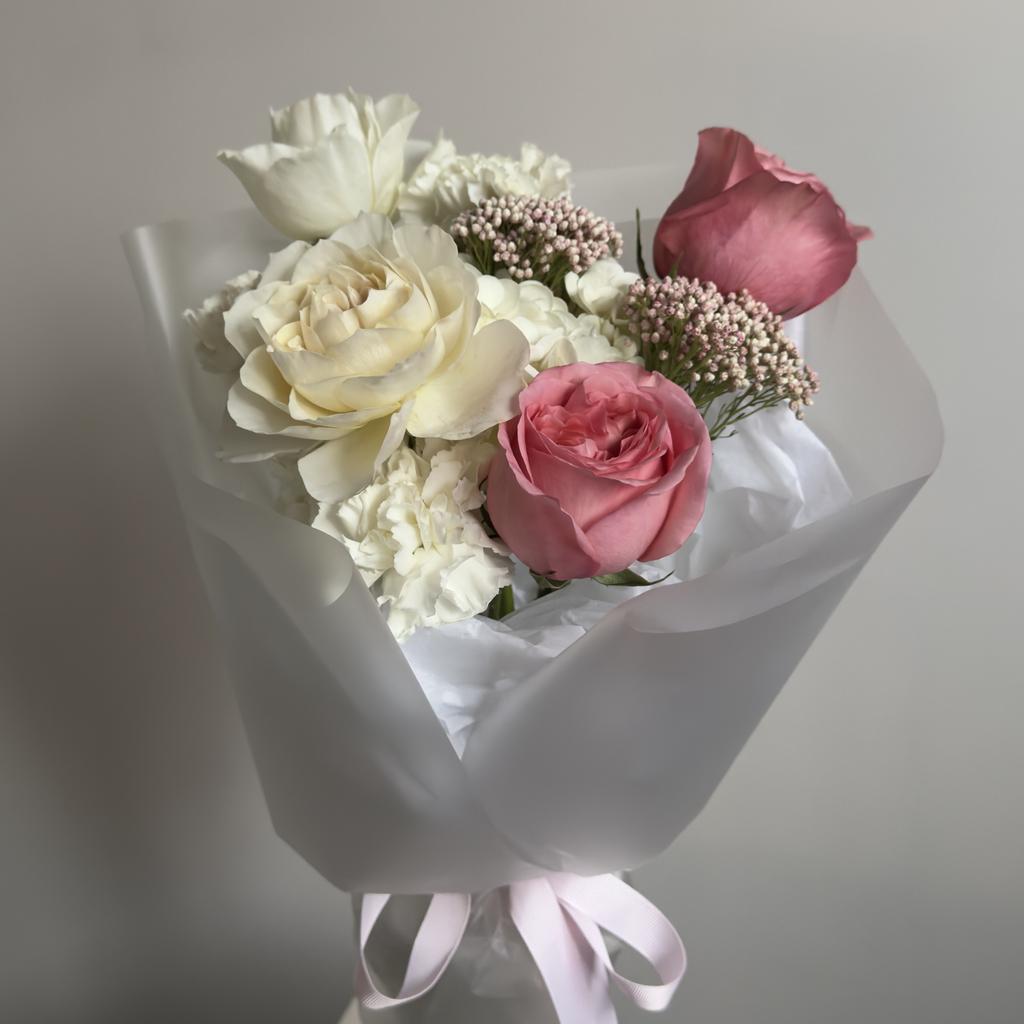 Букет с гортензией и пионовидными розами PINK EXPRESSION