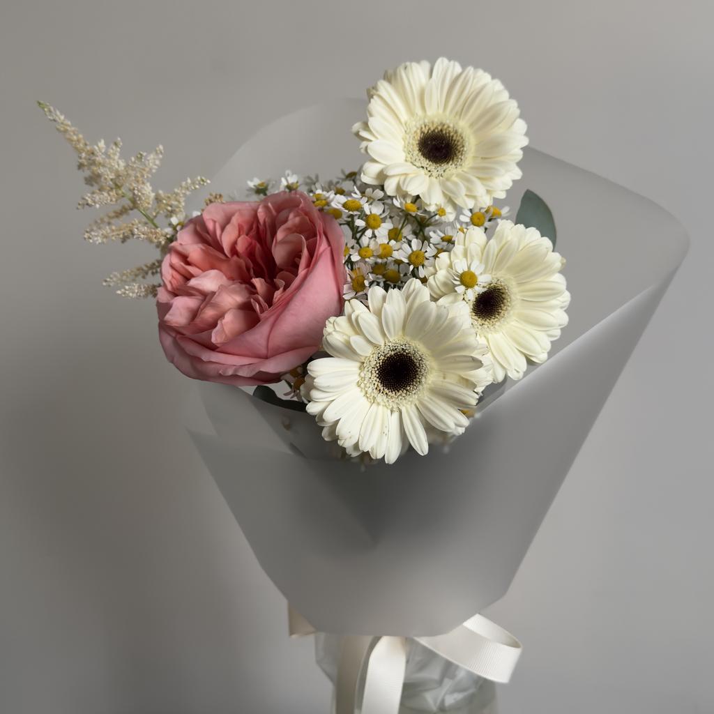 Букет с пионовидной розой PINK EXPRESSION и гермини