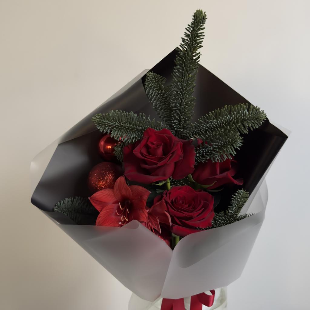 Букет с нобилисом и амариллисом