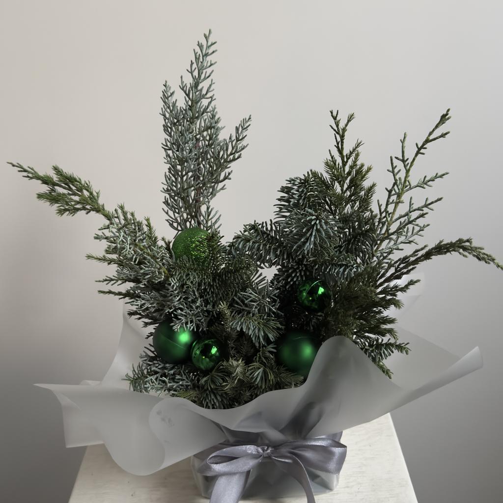 Новогодняя композиция с шариками