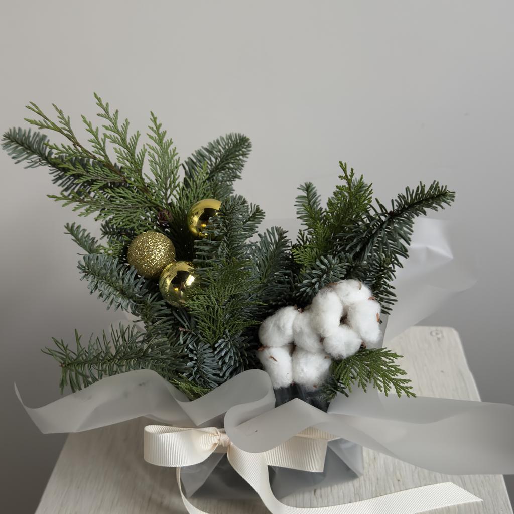 Хвойная композиция с хлопком