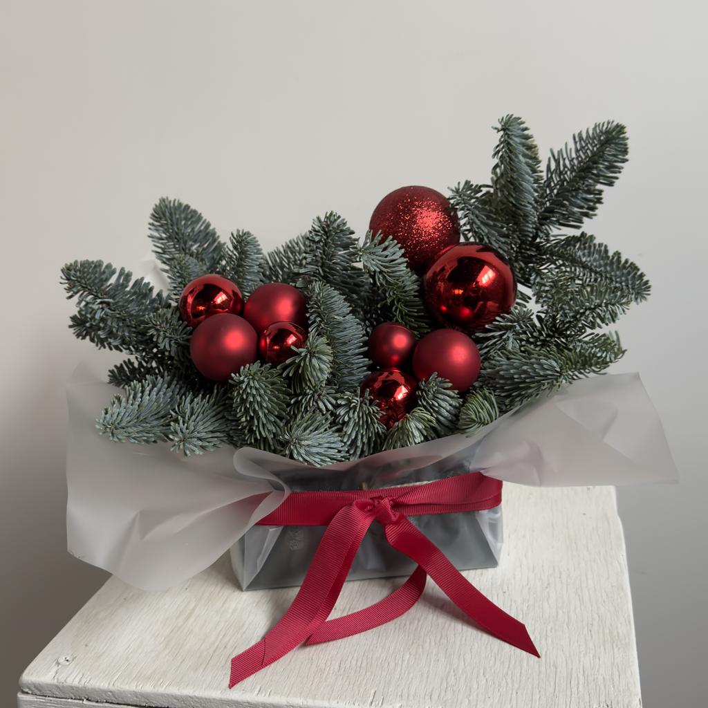 Композиция из нобилиса с шариками