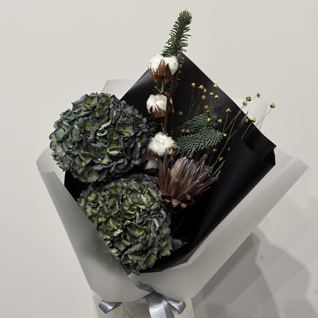 Зимний букет с нобилисом и сухоцветами