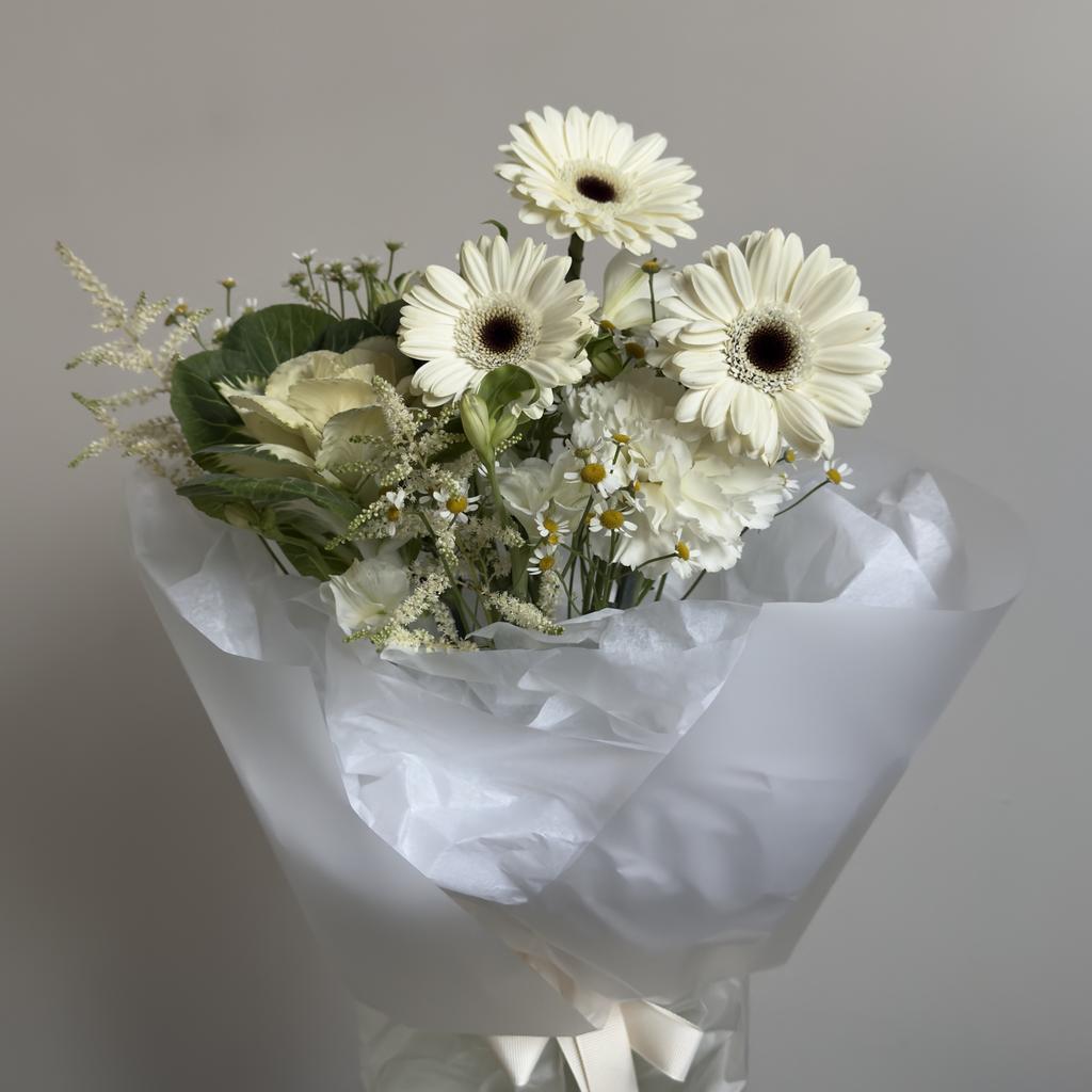 Букет с брассикой и гермини