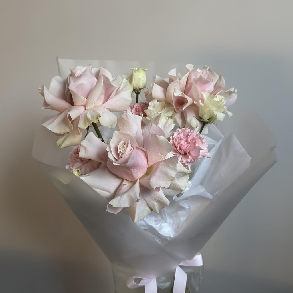 Букет с розами PINK MONDIAL и эустомами