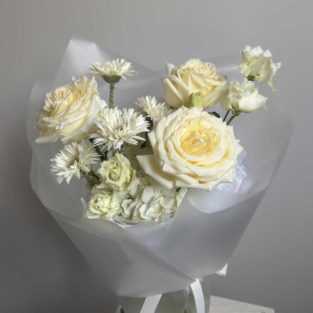 Букет с пионовидными розами CANDLELIGHT и герберами