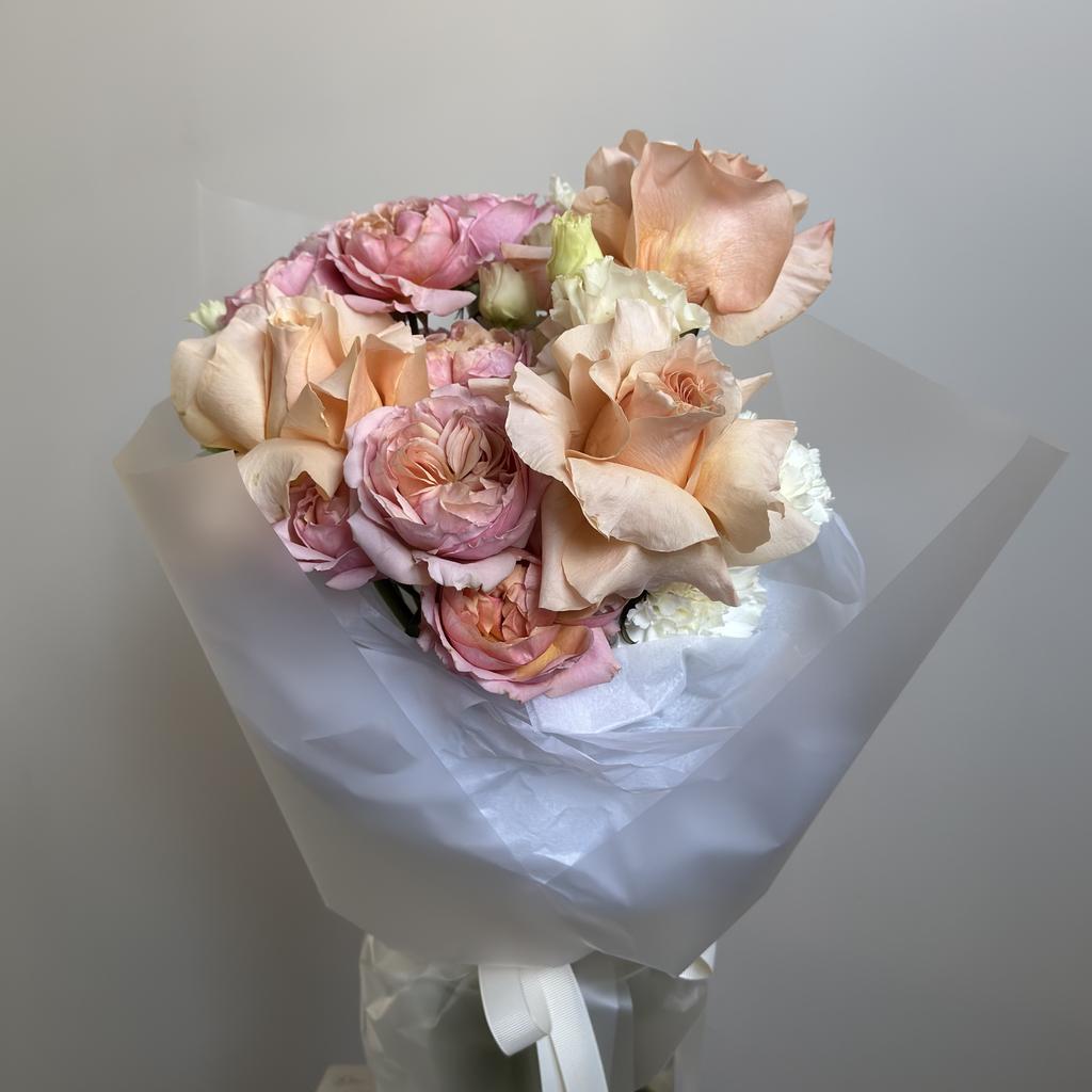 Букет с кустовыми розами JULIETTA и розами SHIMMER