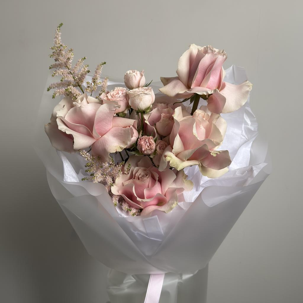 Букет из роз PINK MONDIAL и кустовых пионовидных роз BOMBASTIC