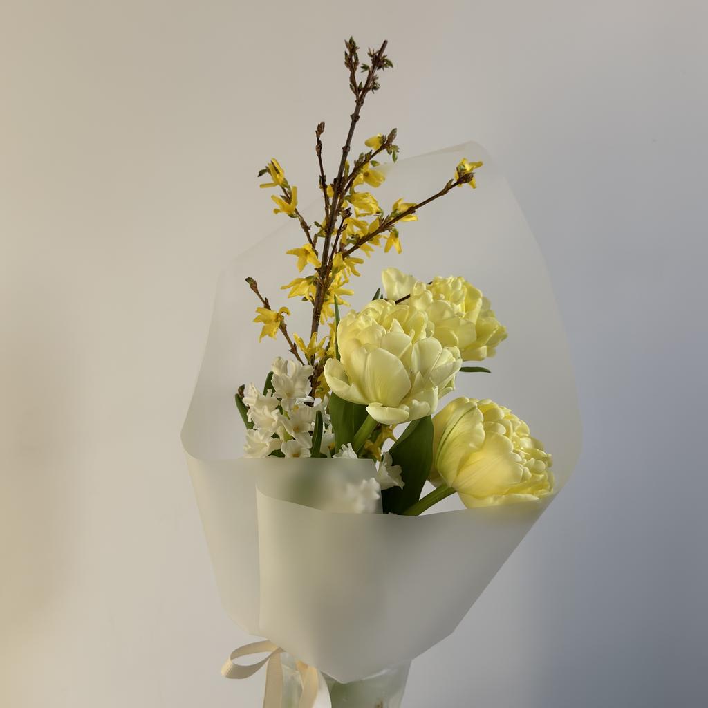 Букет с фермерскими пионовидными тюльпанами и гиацинтами