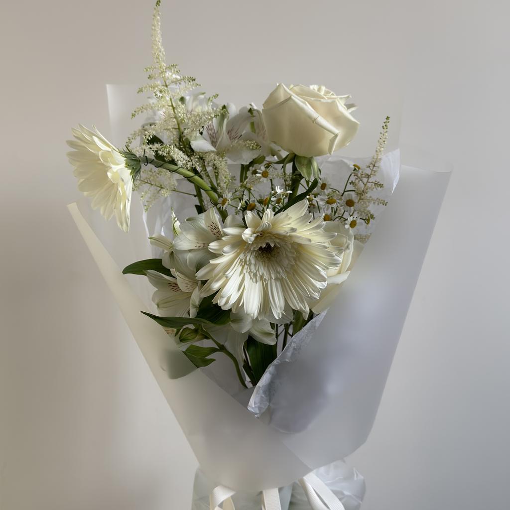 Букет с розами Плайя Бланка и герберами