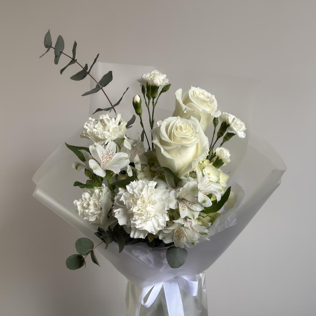 Букет с гортензией и розами Прауд