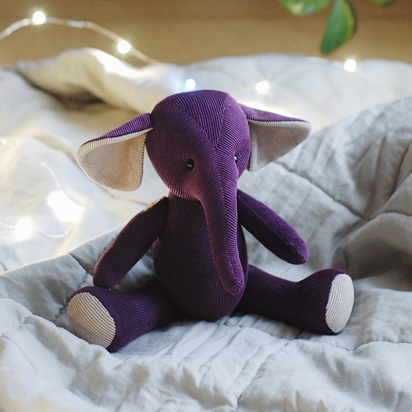 Слоненок без одежды в разных цветах