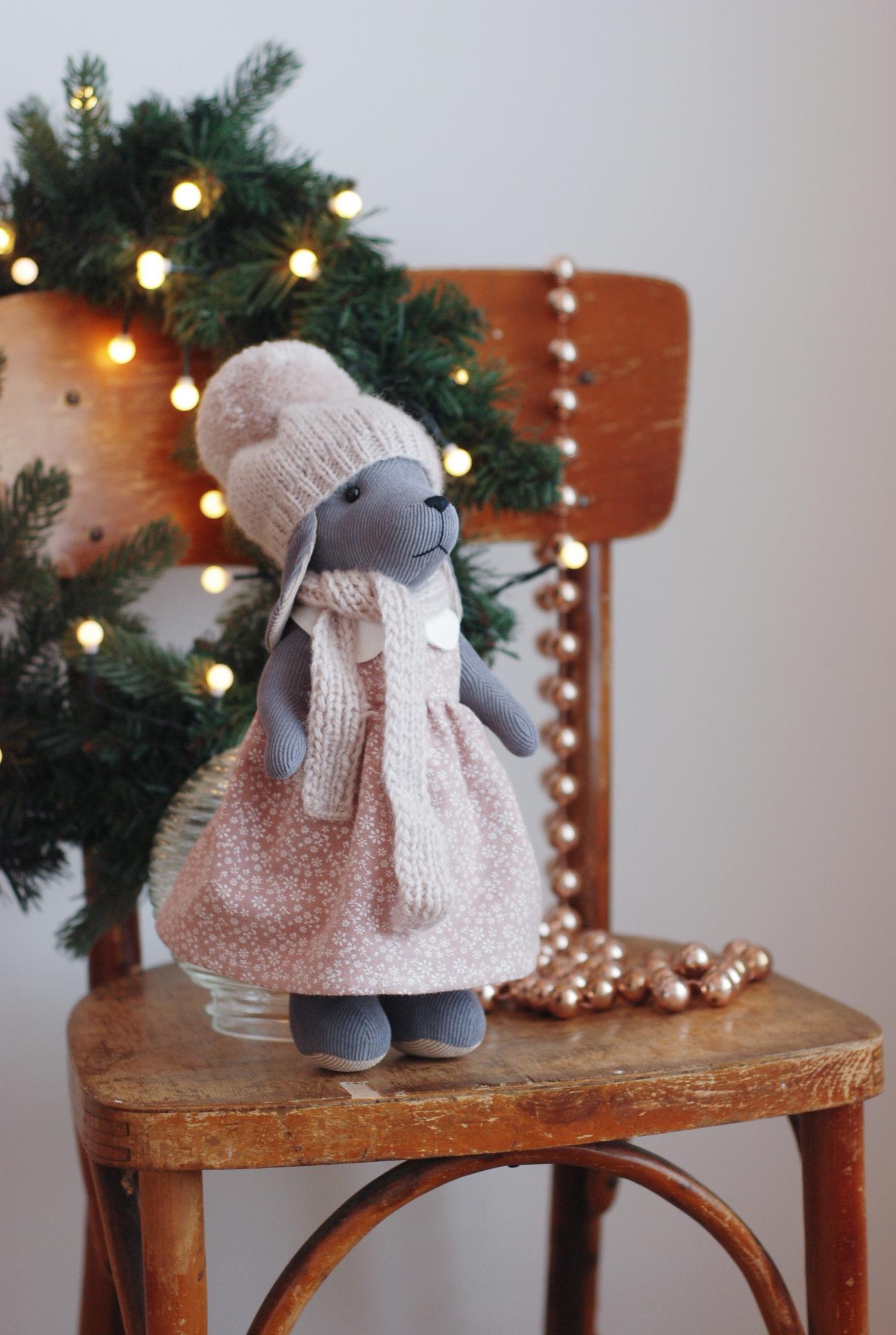 Пудровые шапка и шарф