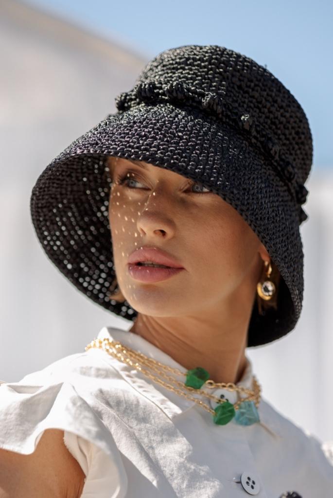 Описание Шляпа POMPOM