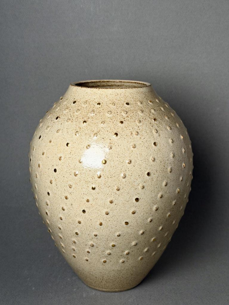 Ваза бежевая с золотом