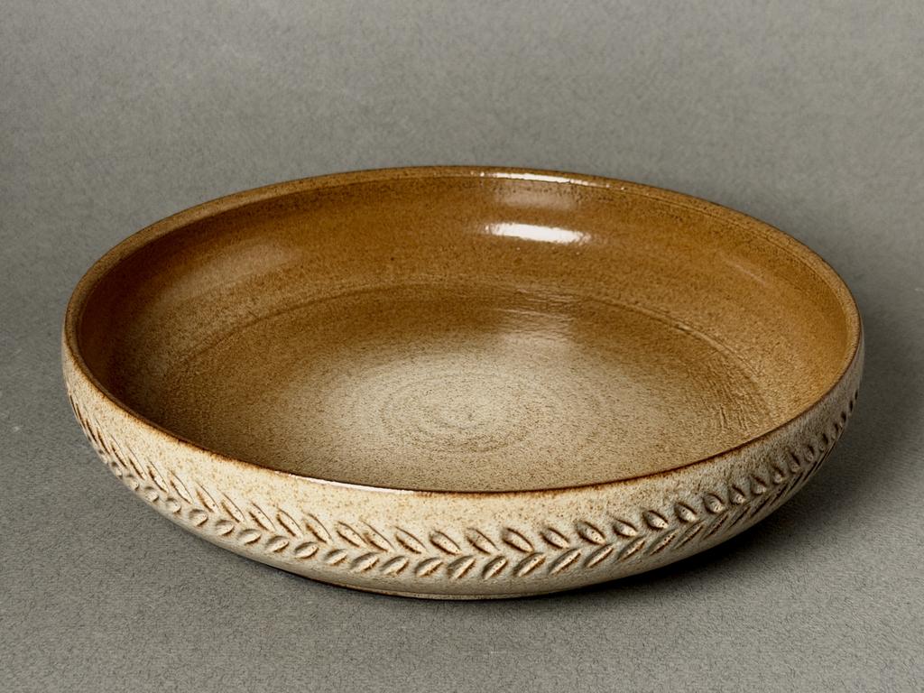 Тарелка средняя бежевая