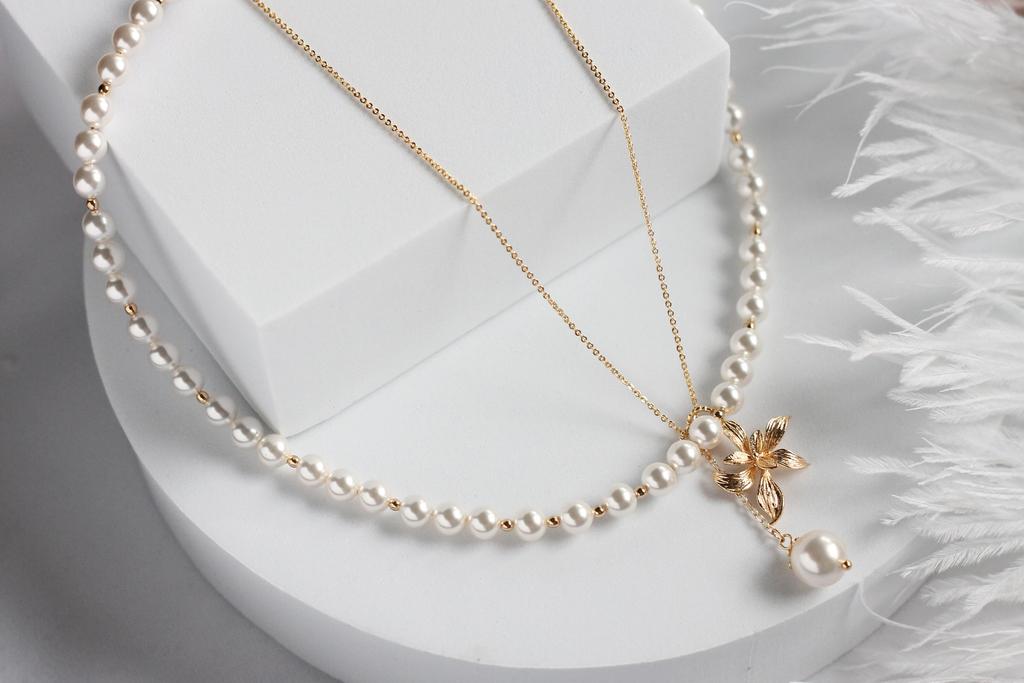 Комплект из чокера и цепочки с подвесками