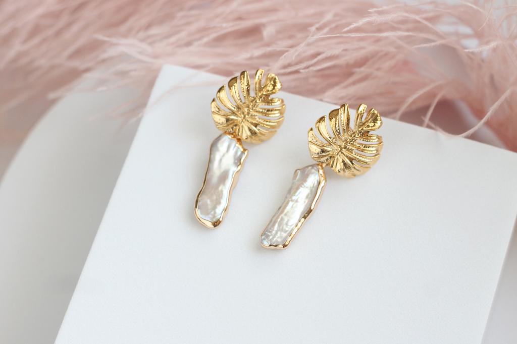 Серьги-гвоздики с барочным жемчугом