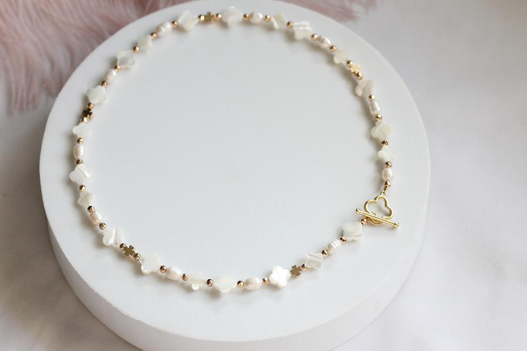 Колье из перламутра и натурального жемчуга