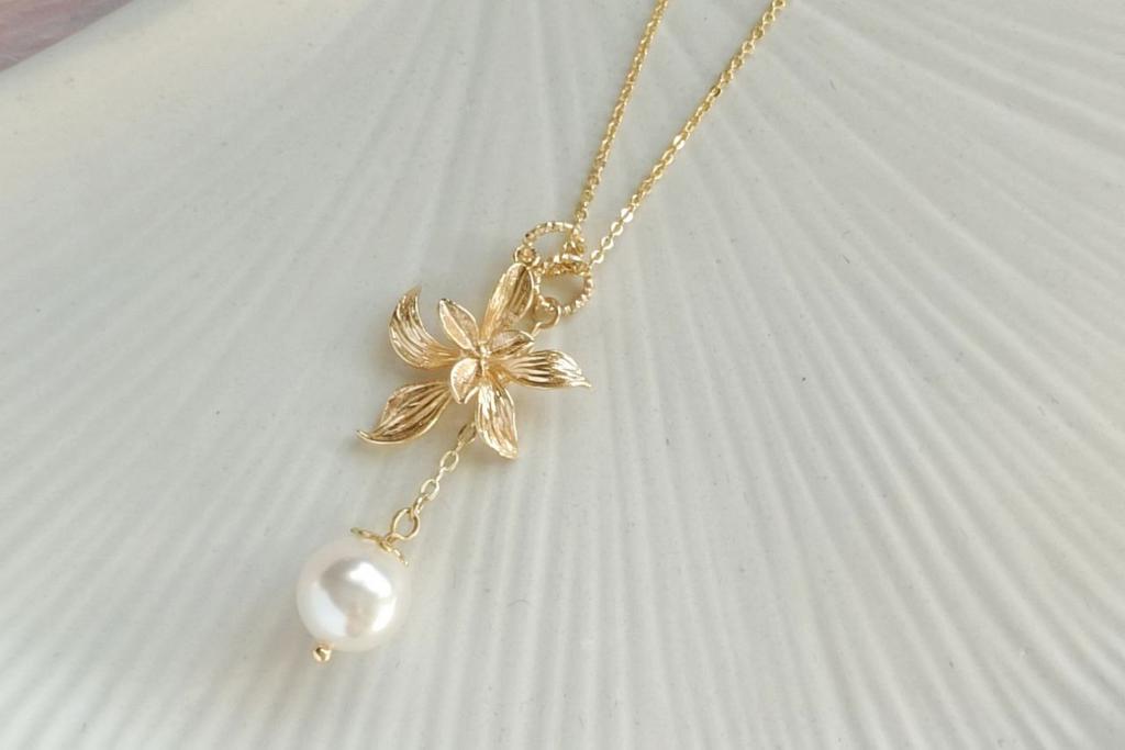 Цепочка с подвесками в виде цветка и жемчугом Сваровски