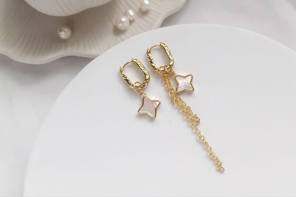 Серьги-трансформеры с подвесками  в виде звездочек и цепочек