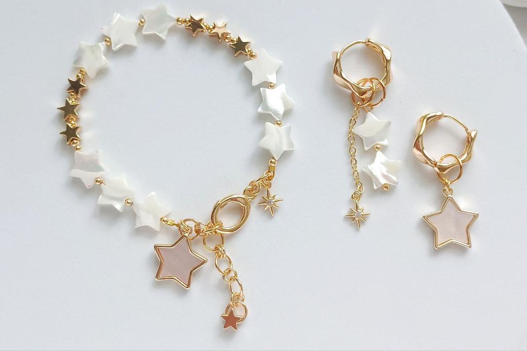 Комплект: серьги и браслет из натурального перламутра в виде звездочек