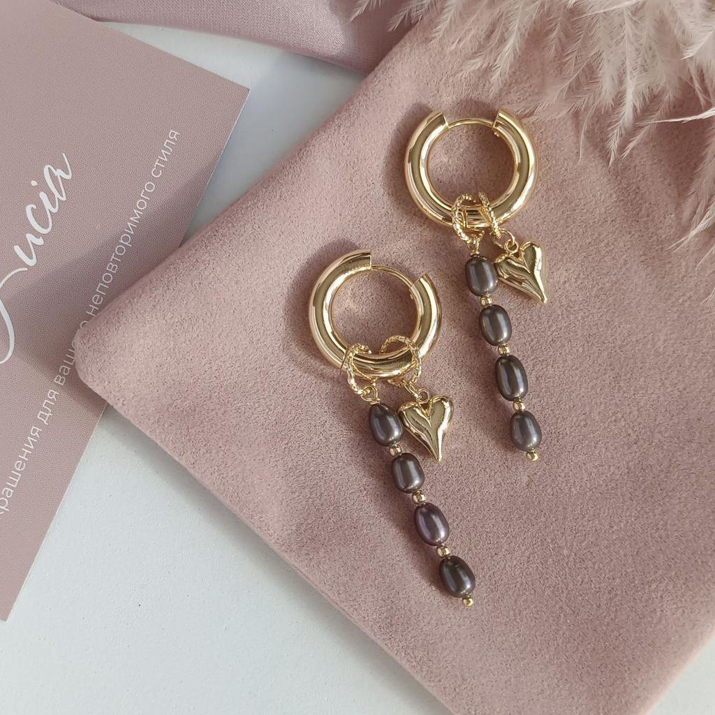 Серьги конго с темным жемчугом и сердечком