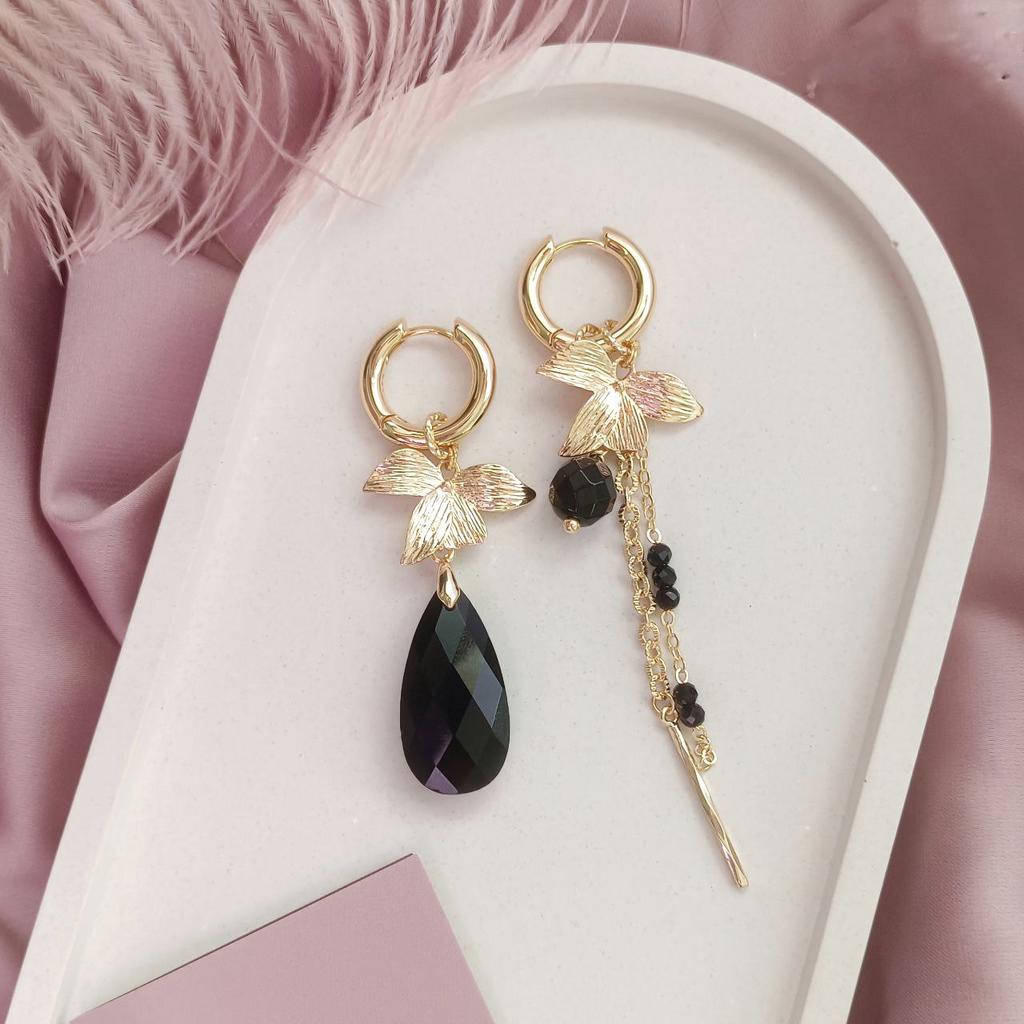 Серьги конго асимметричные с черным агатом и цепочками