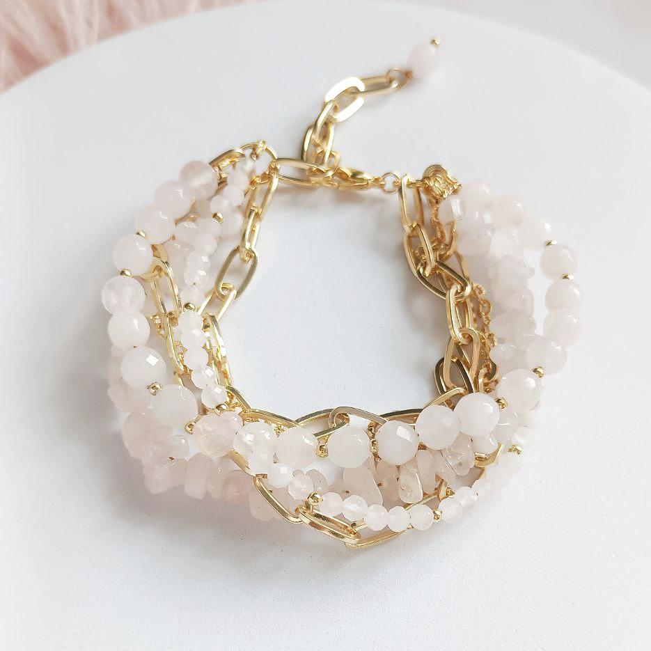 Браслет из розового кварца и цепочек