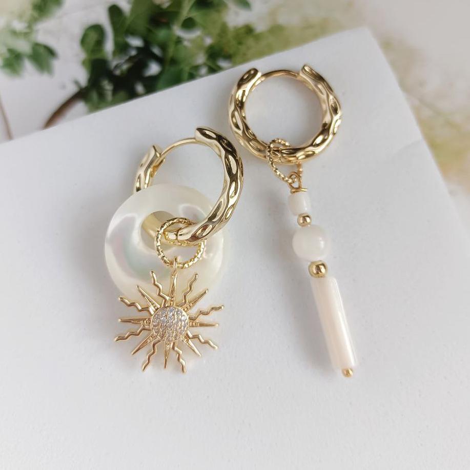 Серьги конго асимметричные с перламутром и солнцем (позолота или родий)