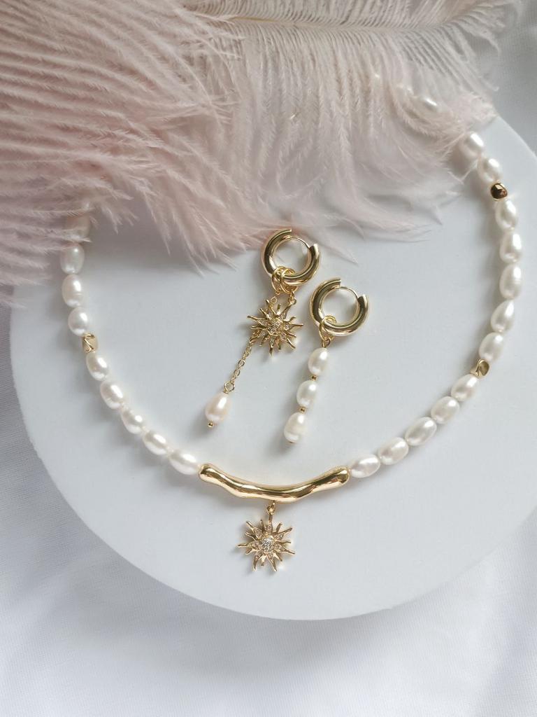 Асимметричные серьги и чокер из натурального жемчуга
