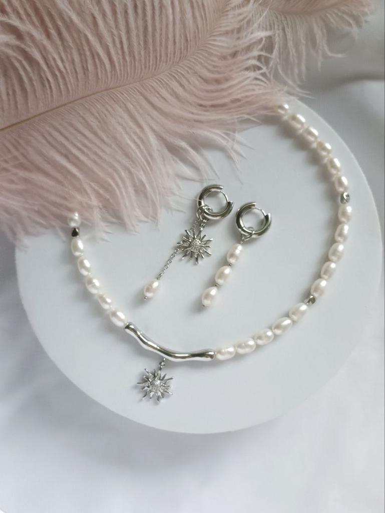 Асимметричные серьги и чокер из натурального жемчуга