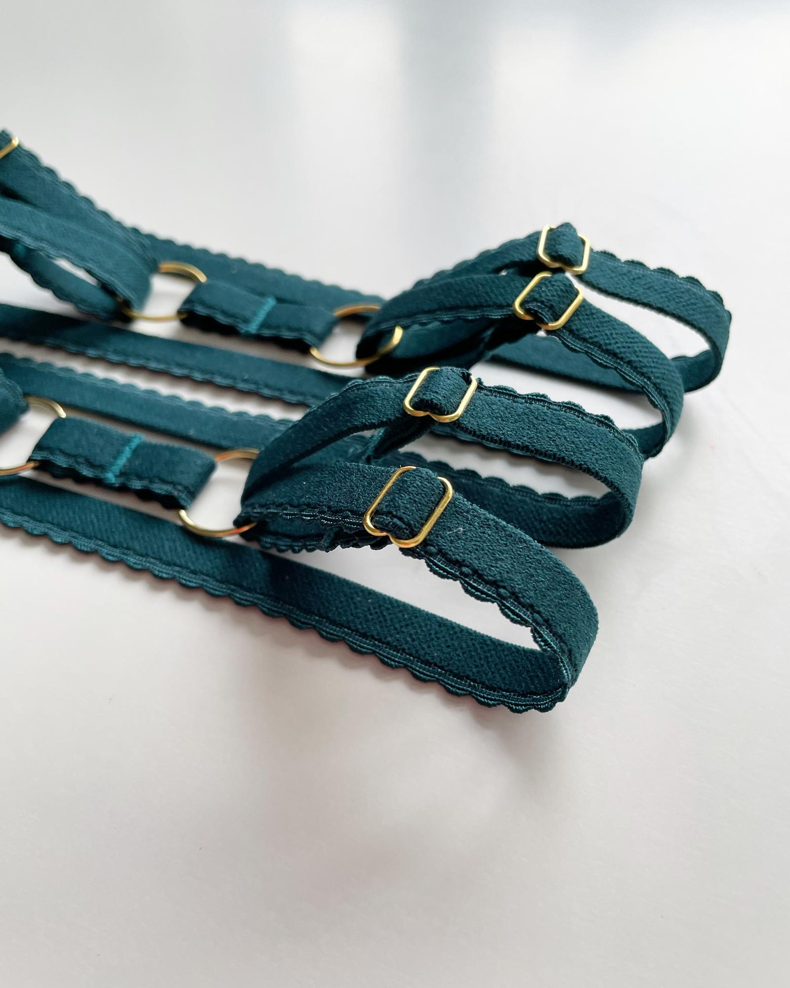 Гартеры изумрудном цвете